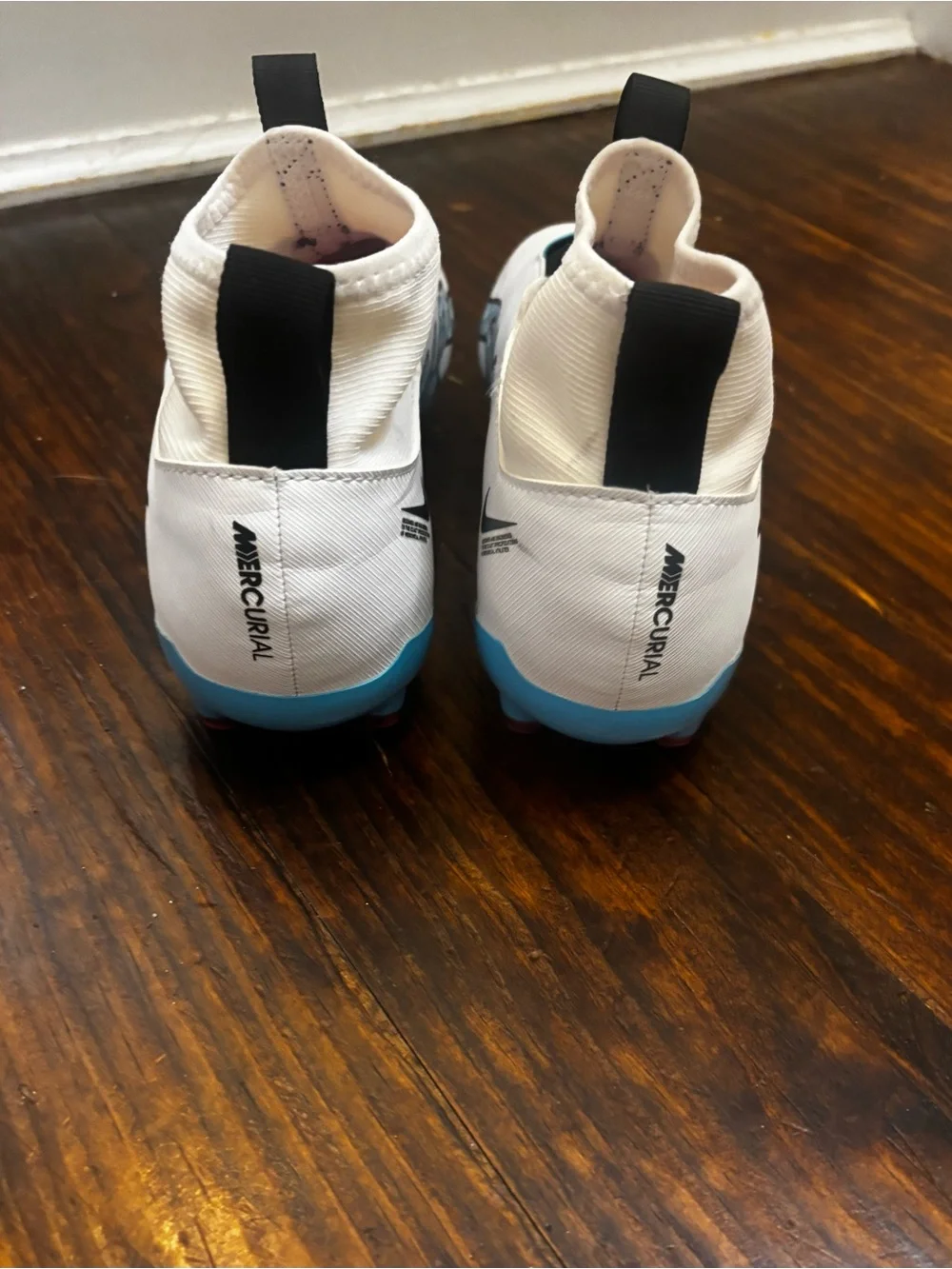 Nike sleek laceless